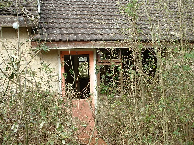 warners woodside bay holiday camp 2003 - derelict chalet exterior