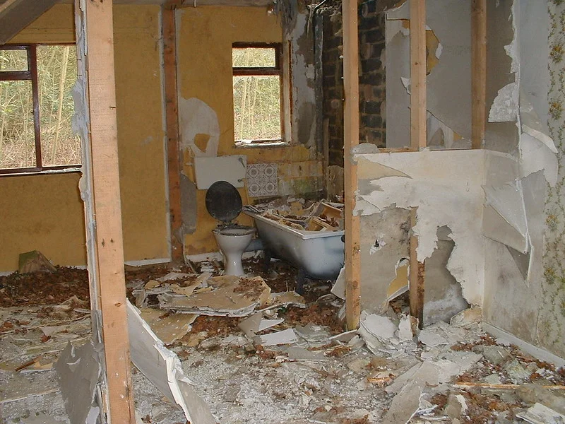 warners woodside bay holiday camp 2003 - derelict chalet interior