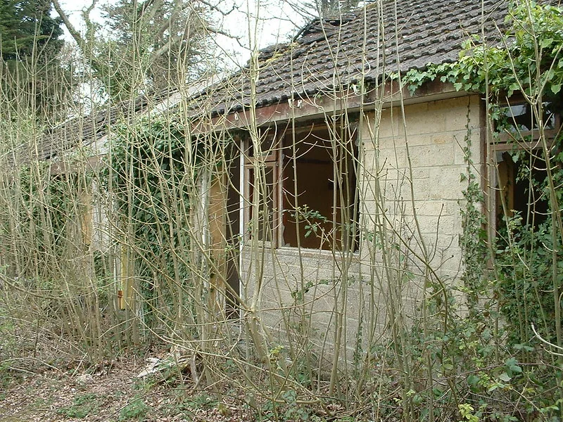 warners woodside bay holiday camp 2003 - derelict chalet exterior