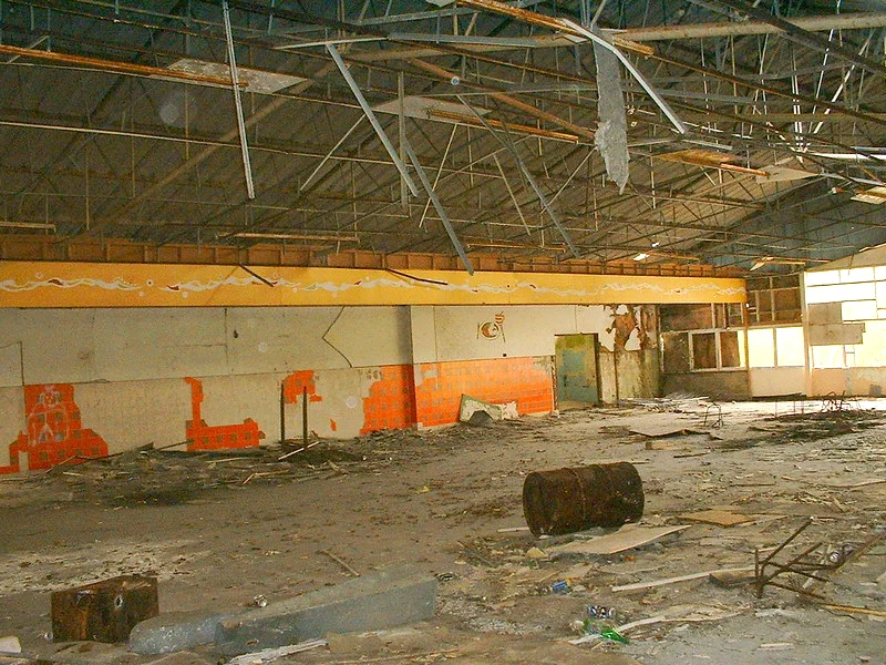 warners woodside bay holiday camp 2003 - dining hall interior