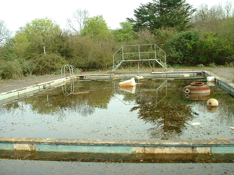 warners woodside bay holiday camp 2003 - derelict outdoor swimming pool and diving boards