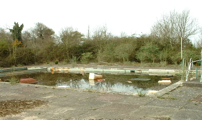 warners woodside bay holiday camp 2003 - derelict swimming pool