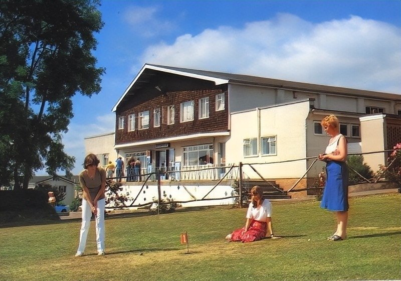 Old postcard showing the Torbay Chalet Hotel