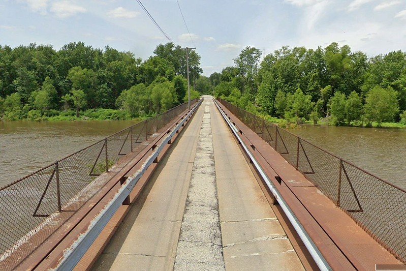 Modern day photo of the bridge leading to Quinsippi Island. The blacktop strip down the center was the location of the former miniature train tracks