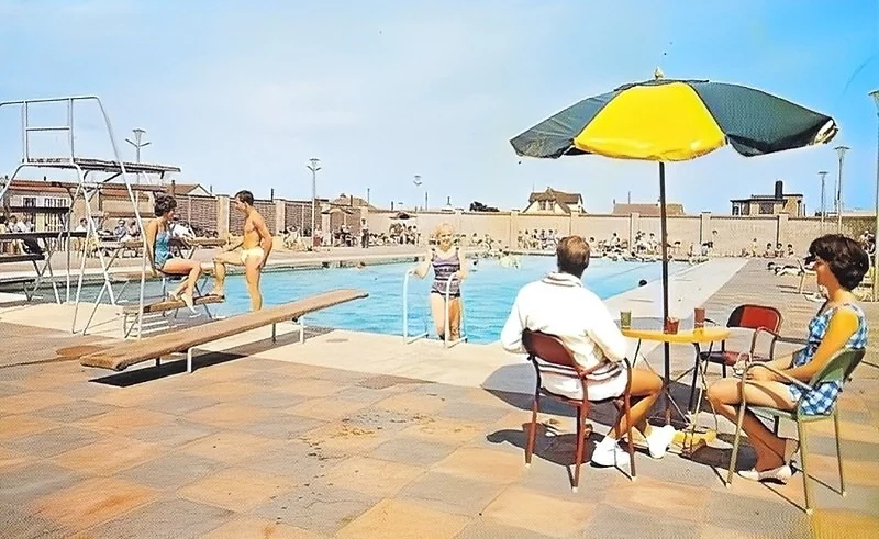1970s postcard of Maddiesons Littlestone Holiday Camp showing swimming pool