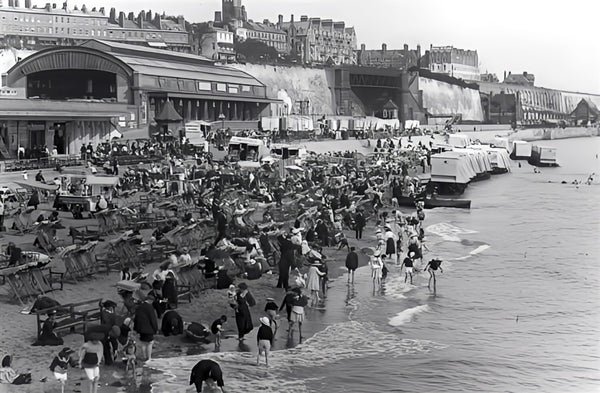 Merrie England & Pleasurama: Ramsgate's amusement park vintage postcard of ramsgate harbour railway station and beach