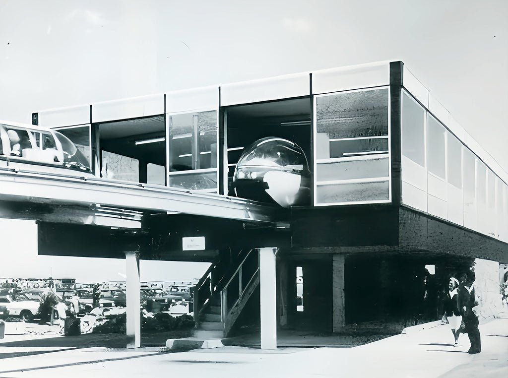 Rhyl Monorail - An illustrated history 1980 photo showing the Rhyl Monorail