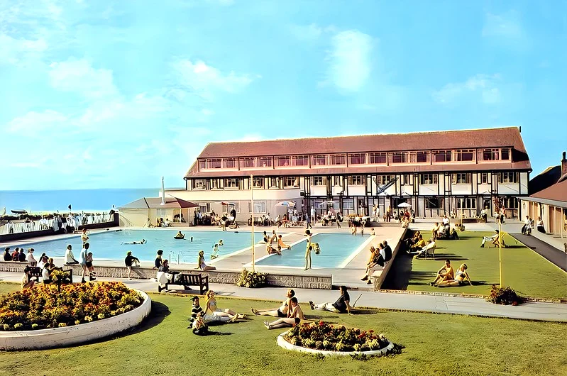 Vintage postcard showing the outdoor pool at Southdean Holiday Centre in Middleton on Sea