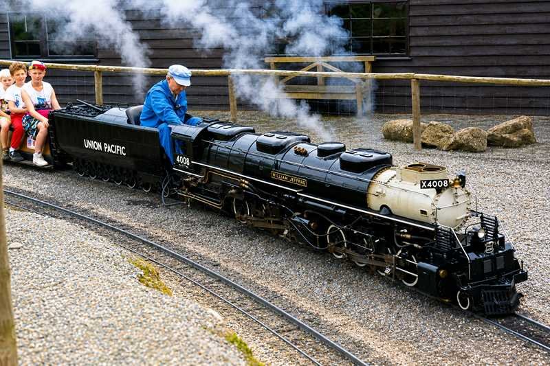 Union Pacific Big Boy 4008 William Jeffers at Dobwalls